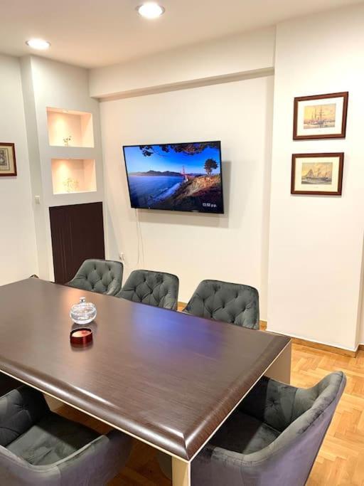 Spacious 4-Bedroom Family Home, 100M From Metro Athens Exterior photo